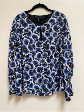 White House Black Market Blue Floral Keyhole long sleeve Blouse, Size 10